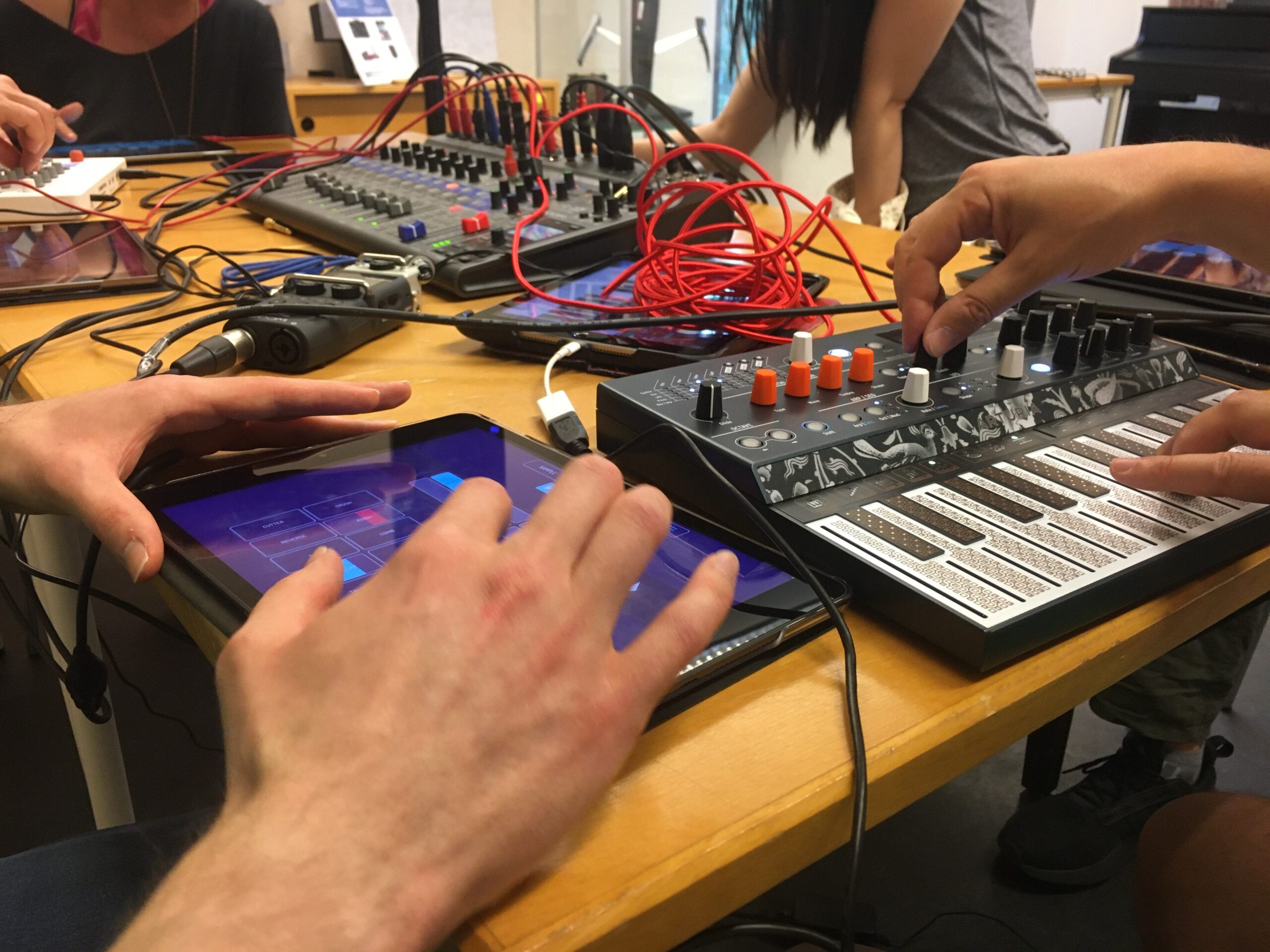 Electronic Music Jam an der Pablo-Neruda-Bibliothek